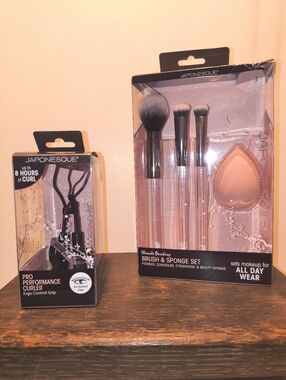 JAPONESQUE~4 Piece Ultimate Blending Make-Up Brush & Sponge Set Plus Lash Curler